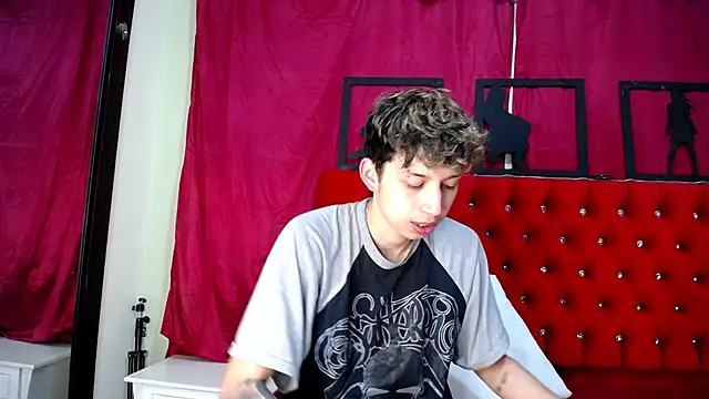 Snapshot of _Thomas_hot_ chatting on 02-28-25, 07:15 Thomas hot online show from 02-28-25, 07:15