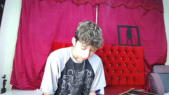 Snapshot of _Thomas_hot_ chatting on 03-01-25, 04:33 Thomas hot online show from 03-01-25, 04:33