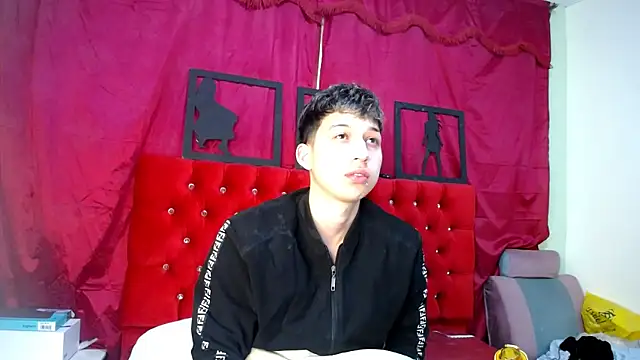 Snapshot of _Thomas_hot_ chatting on 03-18-25, 06:26 Thomas hot online show from 03-18-25, 06:26