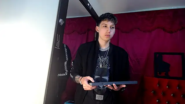 Snapshot of _Thomas_hot_ chatting on 03-19-25, 12:48 Thomas hot online show from 03-19-25, 12:48