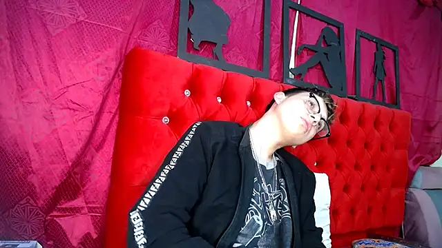 Snapshot of _Thomas_hot_ chatting on 03-19-25, 03:52 Thomas hot online show from 03-19-25, 03:52