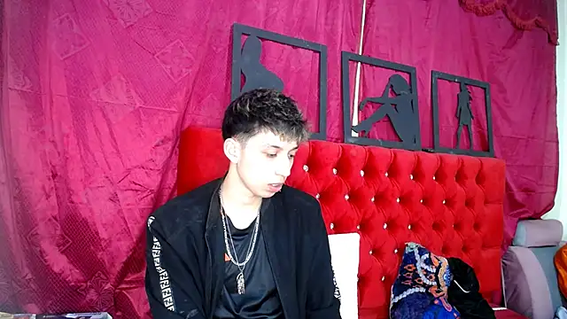 Snapshot of _Thomas_hot_ chatting on 03-21-25, 03:44 Thomas hot online show from 03-21-25, 03:44