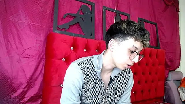 Snapshot of _Thomas_hot_ chatting on 03-23-25, 04:27 Thomas hot online show from 03-23-25, 04:27