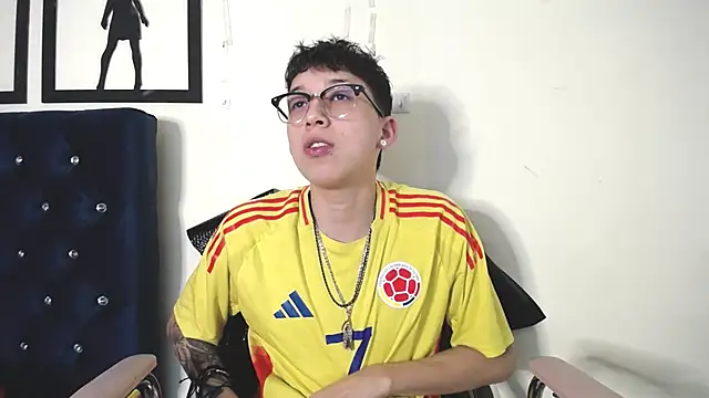 Snapshot of _Thomas_hot_ chatting on 09-10-25, 02:33 Thomas hot online show from 09-10-25, 02:33