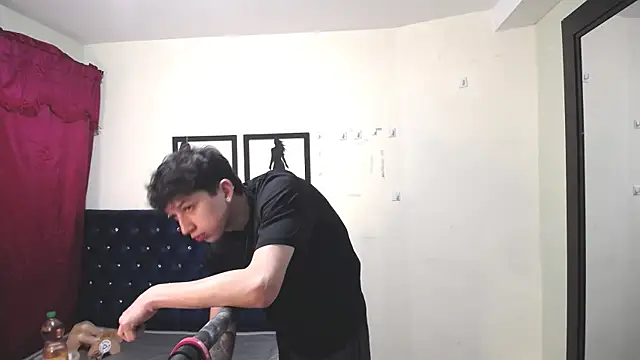 Snapshot of _Thomas_hot_ chatting on 11-06-25, 12:44 Thomas hot online show from 11-06-25, 12:44