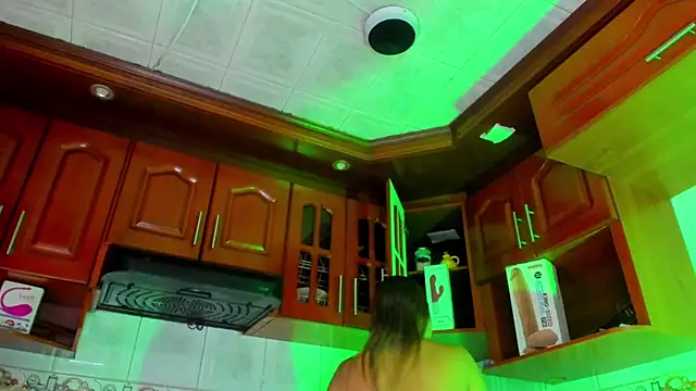 Snapshot of LaureenHills chatting on 12-30-24, 03:36 LaureenHills online show from 12-30-24, 03:36