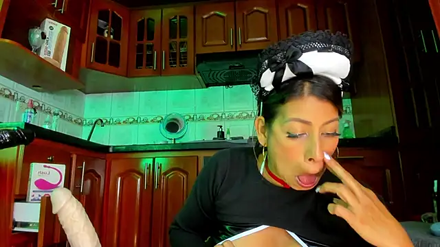 Snapshot of LaureenHills chatting on 02-25-25, 09:31 LaureenHills online show from 02-25-25, 09:31