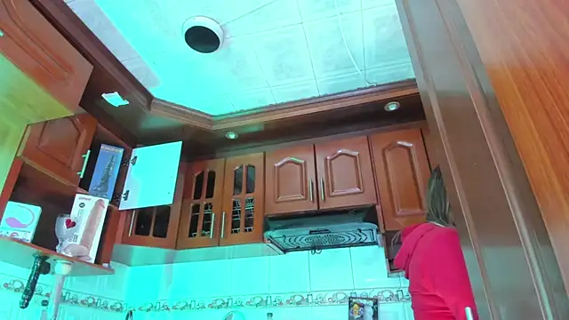 Snapshot of LaureenHills chatting on 03-19-25, 03:30 LaureenHills online show from 03-19-25, 03:30