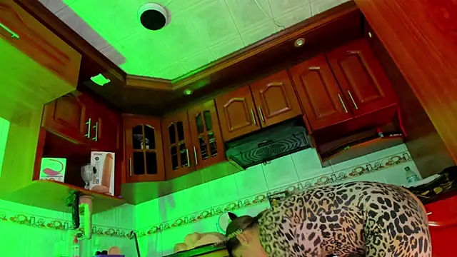 Snapshot of LaureenHills chatting on 03-20-25, 03:13 LaureenHills online show from 03-20-25, 03:13