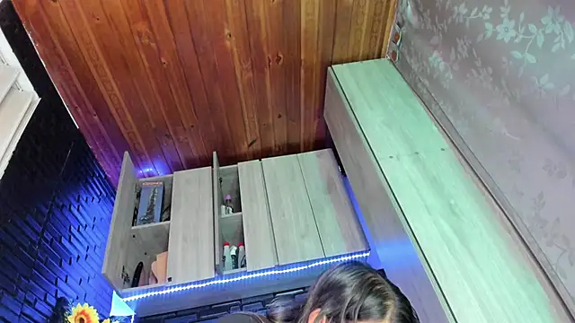 Snapshot of LaureenHills chatting on 10-03-25, 03:36 LaureenHills online show from 10-03-25, 03:36