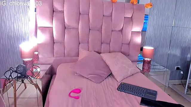 Chloe evans   online show from 10-31-25, 11:11