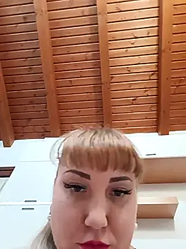 Snapshot of EmmaQueen4 chatting on 09-20-25, 05:19 EmmaQueen4 online show from 09-20-25, 05:19