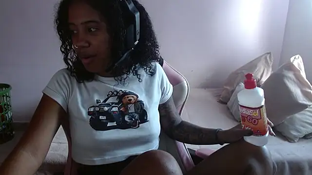 Snapshot of TiffanyRoouse chatting on 12-16-24, 08:58 TiffanyRoouse online show from 12-16-24, 08:58