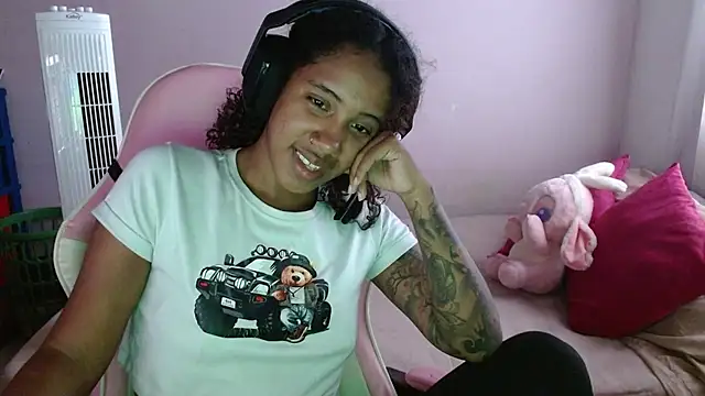 Snapshot of TiffanyRoouse chatting on 03-19-25, 10:31 TiffanyRoouse online show from 03-19-25, 10:31