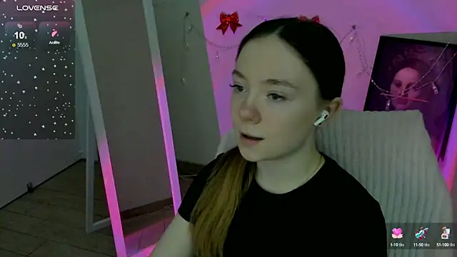 Snapshot of Florence_meow chatting on 02-06-25, 01:32 Florence meow online show from 02-06-25, 01:32