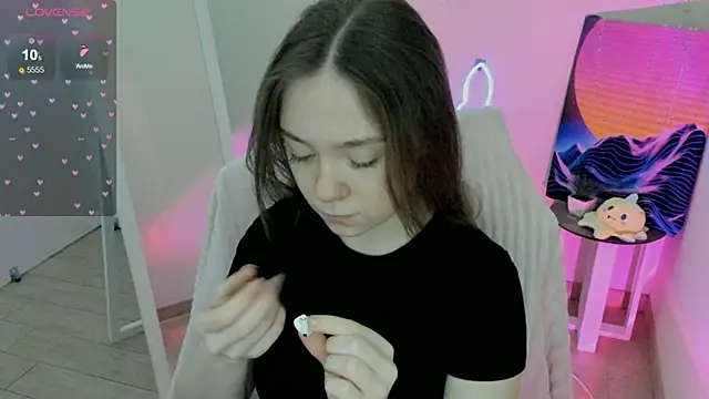 Snapshot of Florence_meow chatting on 02-18-25, 07:54 Florence meow online show from 02-18-25, 07:54