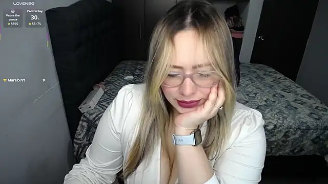 Snapshot of Valentina_St chatting on 10-11-25, 08:57 Valentina St online show from 10-11-25, 08:57