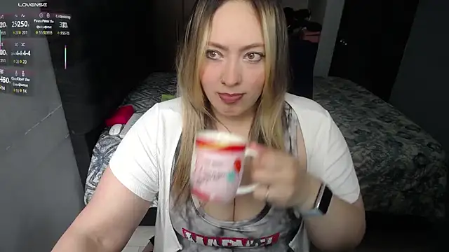 Snapshot of Valentina_St chatting on 11-14-25, 08:51 Valentina St online show from 11-14-25, 08:51