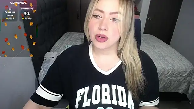 Snapshot of Valentina_St chatting on 11-26-25, 10:22 Valentina St online show from 11-26-25, 10:22