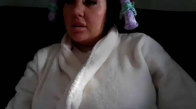 Snapshot of magical_mia chatting on 02-22-25, 03:14 magical mia online show from 02-22-25, 03:14