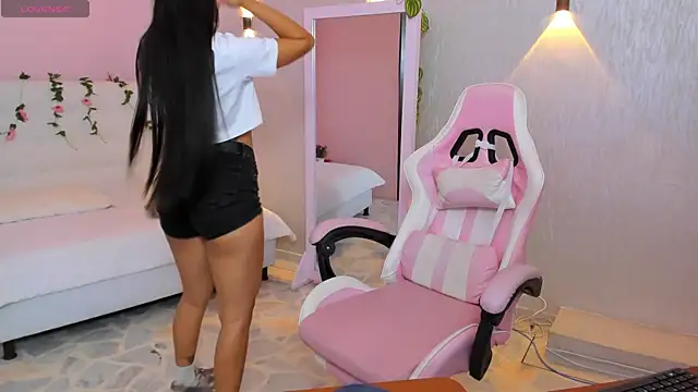 miagomezweb1 online show from 01-17-25, 01:24