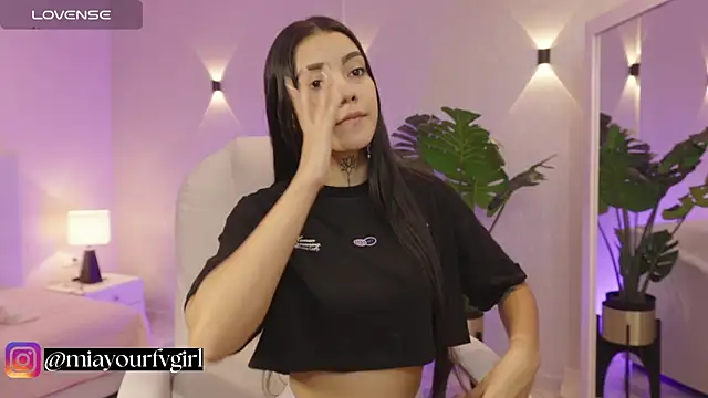 miagomezweb1 online show from 10-17-25, 01:03