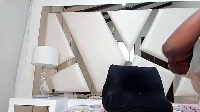 Snapshot of MonicaSchwartz chatting on 03-17-25, 04:43 MonicaSchwartz online show from 03-17-25, 04:43