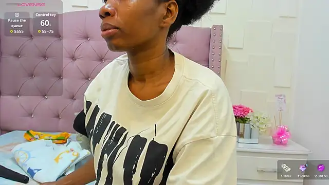 Snapshot of MonicaSchwartz chatting on 11-12-25, 08:52 MonicaSchwartz online show from 11-12-25, 08:52