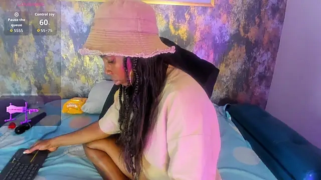 Snapshot of MonicaSchwartz chatting on 12-16-25, 08:25 MonicaSchwartz online show from 12-16-25, 08:25