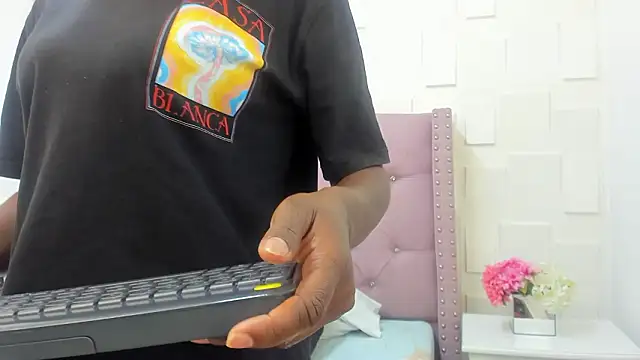 Snapshot of MonicaSchwartz chatting on 02-04-26, 08:36 MonicaSchwartz online show from 02-04-26, 08:36