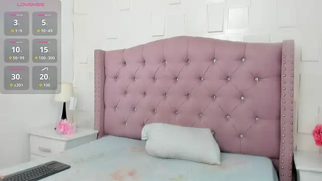 Snapshot of MonicaSchwartz chatting on 02-15-26, 02:25 MonicaSchwartz online show from 02-15-26, 02:25