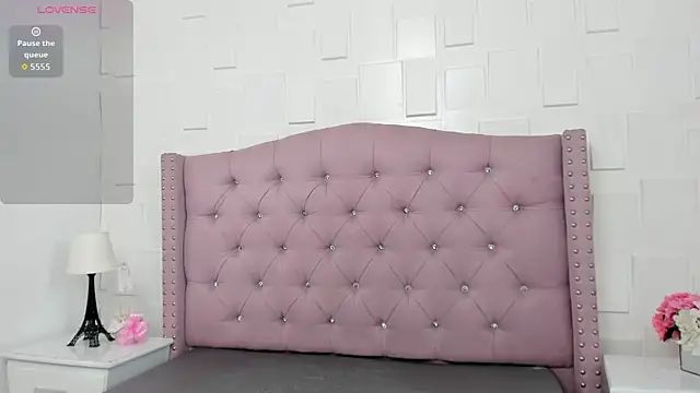 Snapshot of MonicaSchwartz chatting on 02-18-26, 07:32 MonicaSchwartz online show from 02-18-26, 07:32