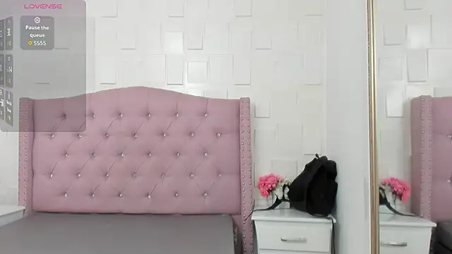 Snapshot of MonicaSchwartz chatting on 02-20-26, 08:09 MonicaSchwartz online show from 02-20-26, 08:09