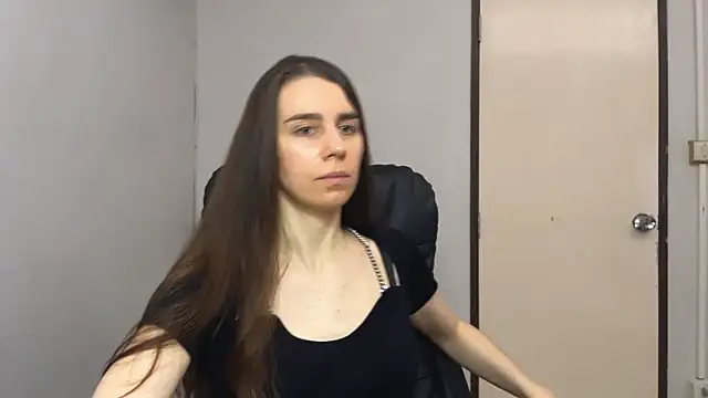 Snapshot of SassyJessi chatting on 10-28-25, 04:05 SassyJessi online show from 10-28-25, 04:05