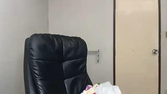 Snapshot of SassyJessi chatting on 11-21-25, 04:11 SassyJessi online show from 11-21-25, 04:11