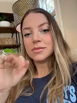 Snapshot of molly_witha_chance chatting on 01-30-25, 07:48 molly witha chance online show from 01-30-25, 07:48