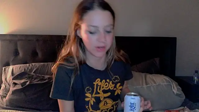 Snapshot of molly_witha_chance chatting on 02-22-25, 09:01 molly witha chance online show from 02-22-25, 09:01