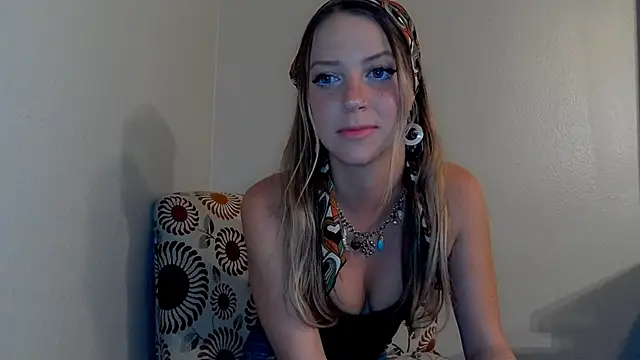 Snapshot of molly_witha_chance chatting on 03-16-25, 01:28 molly witha chance online show from 03-16-25, 01:28