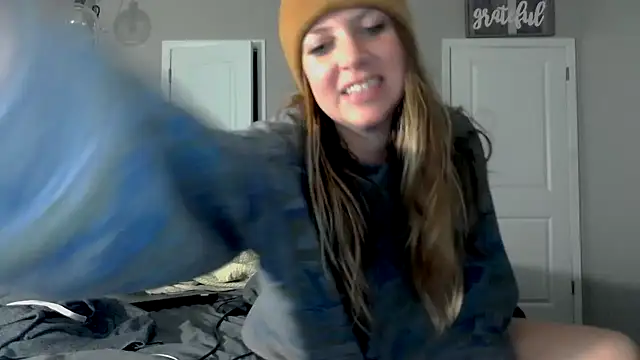 Snapshot of molly_witha_chance chatting on 10-12-25, 06:23 molly witha chance online show from 10-12-25, 06:23