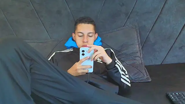 Snapshot of thiago19s chatting on 01-13-25, 07:42 thiago19s online show from 01-13-25, 07:42