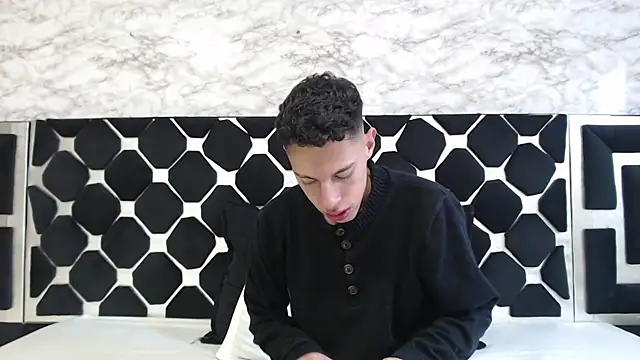 Snapshot of thiago19s chatting on 03-14-25, 07:23 thiago19s online show from 03-14-25, 07:23