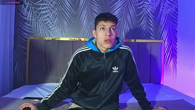 Snapshot of thiago19s chatting on 12-05-25, 07:54 thiago19s online show from 12-05-25, 07:54