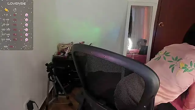 Snapshot of youpinkgirl_ chatting on 12-31-24, 11:06 youpinkgirl online show from 12-31-24, 11:06