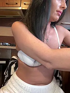 Snapshot of Hotmomcheckk_ chatting on 03-15-25, 10:13 Hotmomcheckk online show from 03-15-25, 10:13