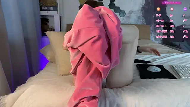 LinaWitch online show from 02-02-25, 05:10