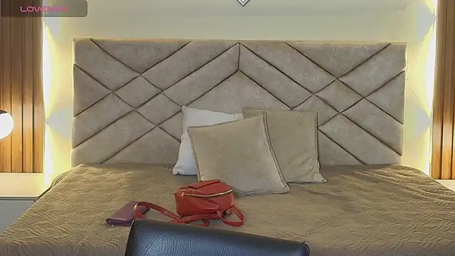 Snapshot of Raquel_jones chatting on 07-14-26, 12:11 Raquel jones online show from 07-14-26, 12:11