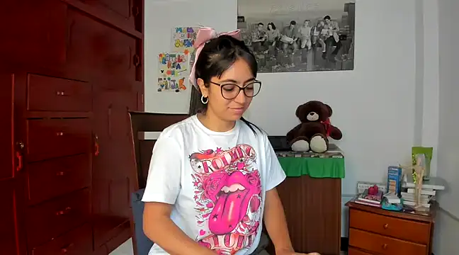 Snapshot of Isabellaa22_1 chatting on 12-23-24, 01:45 Isabellaa22 1 online show from 12-23-24, 01:45