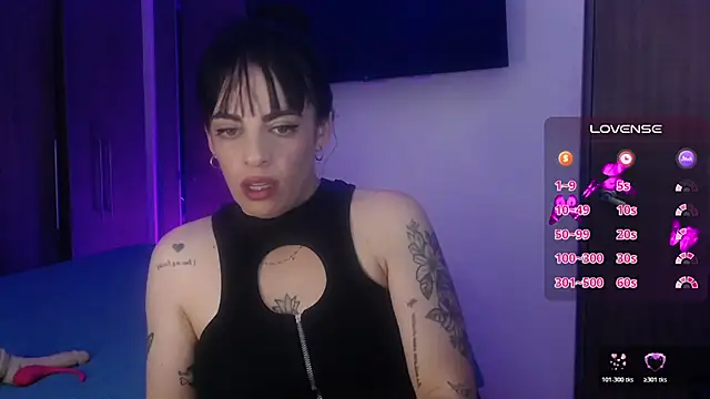 Snapshot of violett_honney chatting on 07-24-26, 04:21 violett honney online show from 07-24-26, 04:21