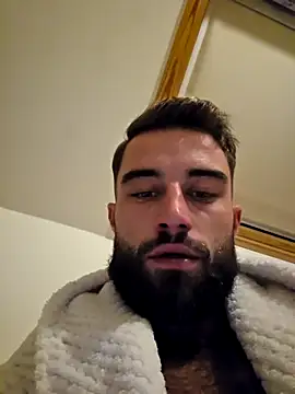 Snapshot of Vekie_007 chatting on 10-18-25, 08:42 Vekie 007 online show from 10-18-25, 08:42