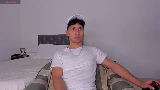 Snapshot of Valerio_James7 chatting on 01-21-25, 06:43 Valerio James7 online show from 01-21-25, 06:43